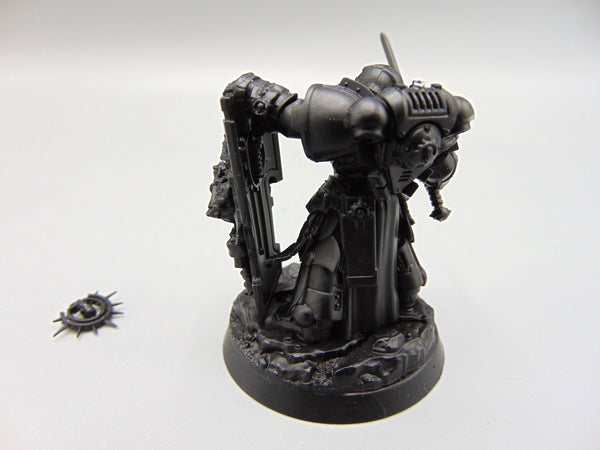 Primaris Captain with Relic Shield