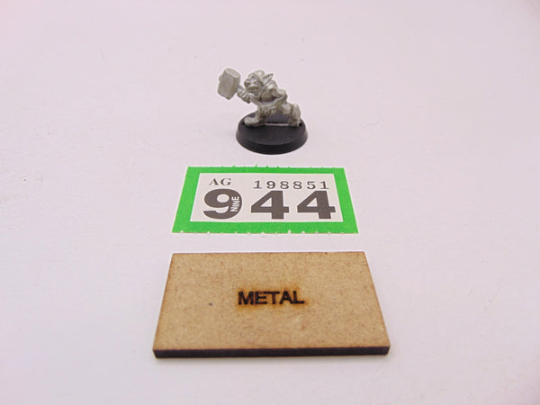 Gretchin Assistant with Big Hammer