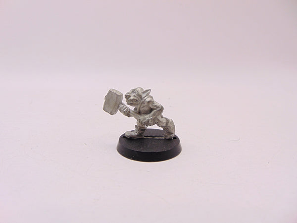 Gretchin Assistant with Big Hammer