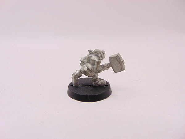 Gretchin Assistant with Big Hammer
