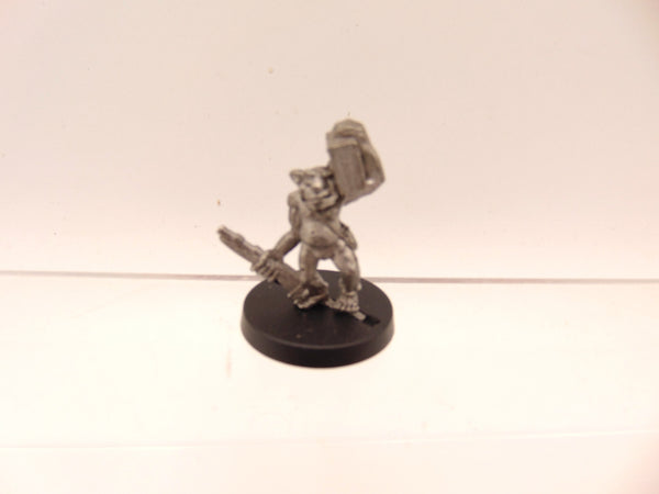 Gretchin carrying ammo box and shotgun