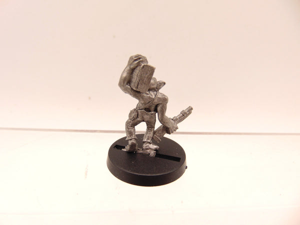 Gretchin carrying ammo box and shotgun