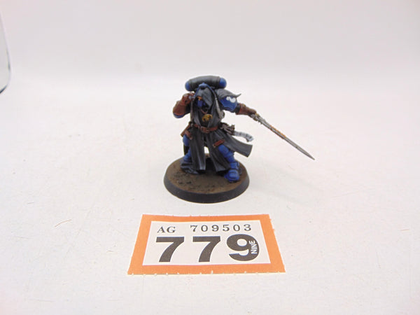Primaris Librarian in Phobos Armour