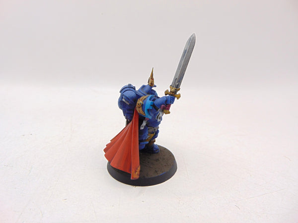 Primaris Captain in Gravis Armour