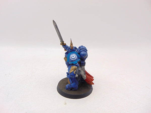 Primaris Captain in Gravis Armour