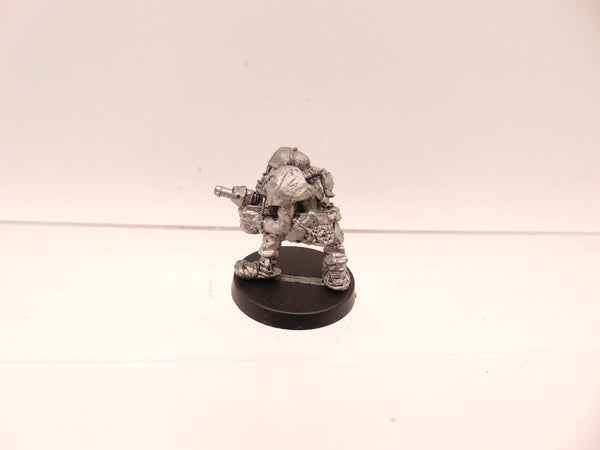 RTB02 Space Ork Raiders Boy with Bolta