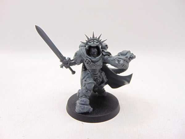 Primaris Captain in Gravis Armour
