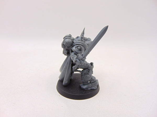Primaris Captain in Gravis Armour