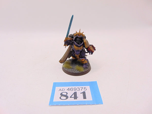 Primaris Captain in Gravis Armour