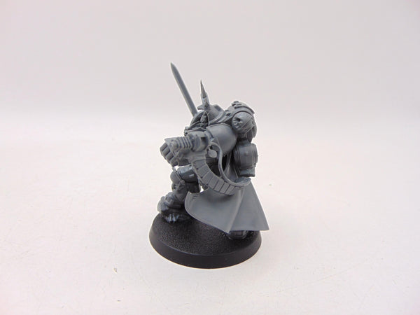 Primaris Captain in Gravis Armour