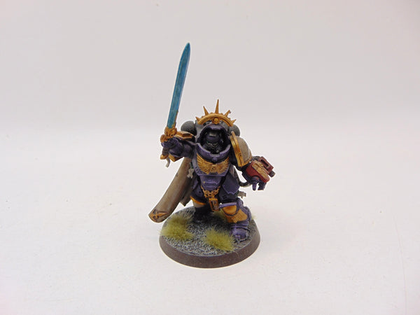 Primaris Captain in Gravis Armour