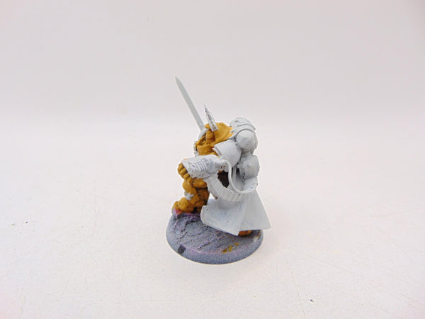 Primaris Captain in Gravis Armour