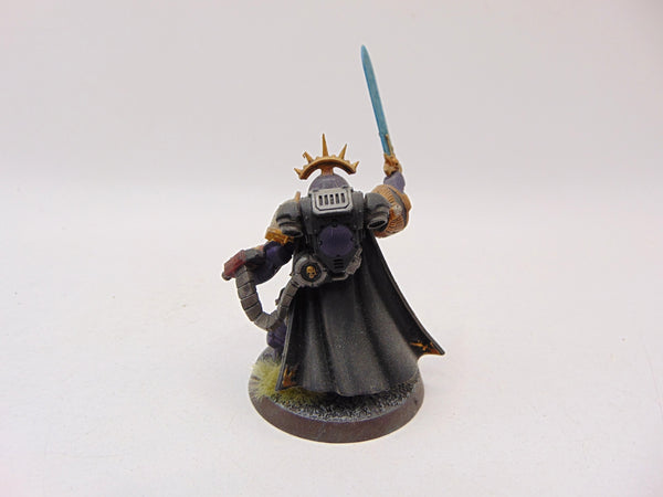 Primaris Captain in Gravis Armour