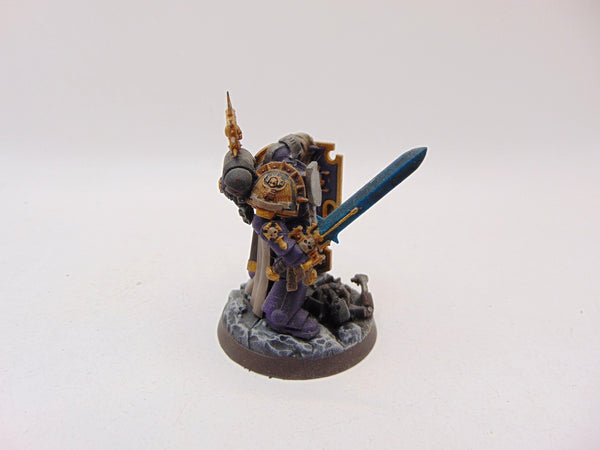 Primaris Captain with Relic Shield