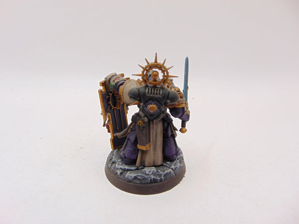 Primaris Captain with Relic Shield
