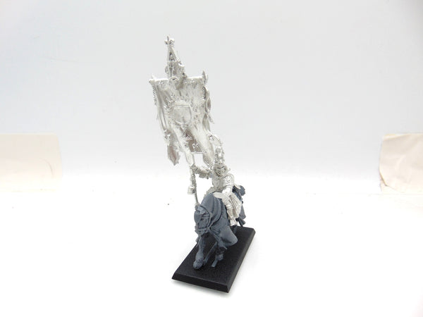 Paladin / Army Standard Bearer