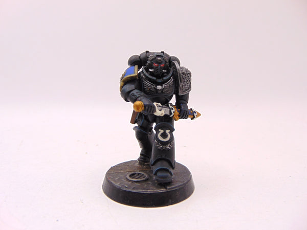 Primaris Lieutenant Calsius