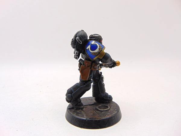 Primaris Lieutenant Calsius