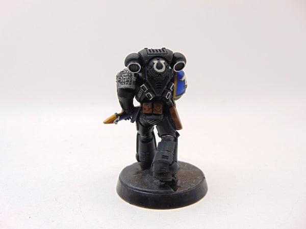 Primaris Lieutenant Calsius