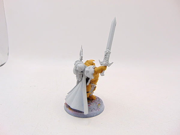 Primaris Captain in Gravis Armour