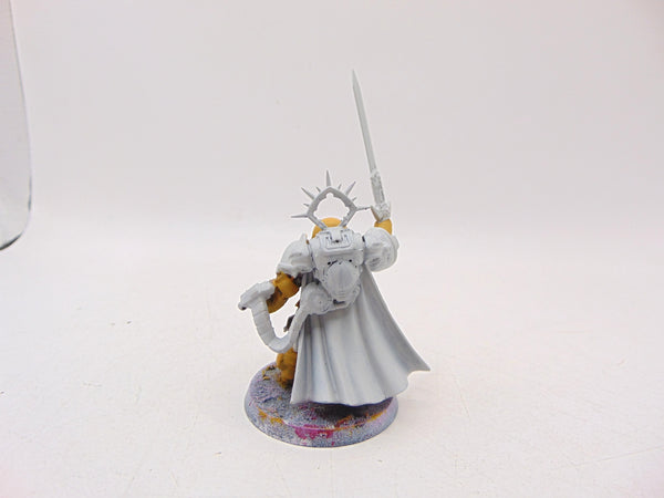 Primaris Captain in Gravis Armour