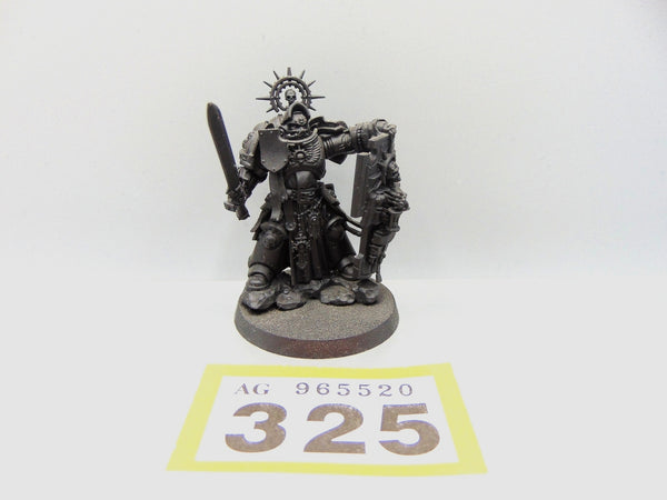 Primaris Captain with Relic Shield