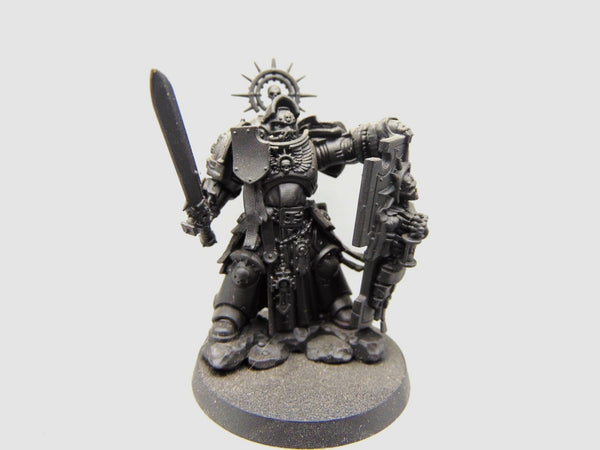 Primaris Captain with Relic Shield