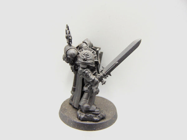 Primaris Captain with Relic Shield