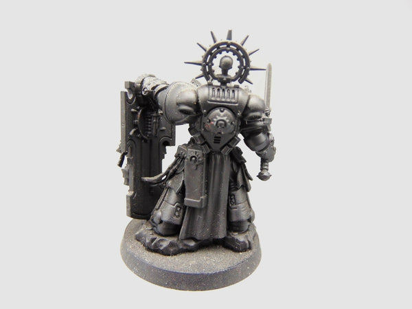 Primaris Captain with Relic Shield