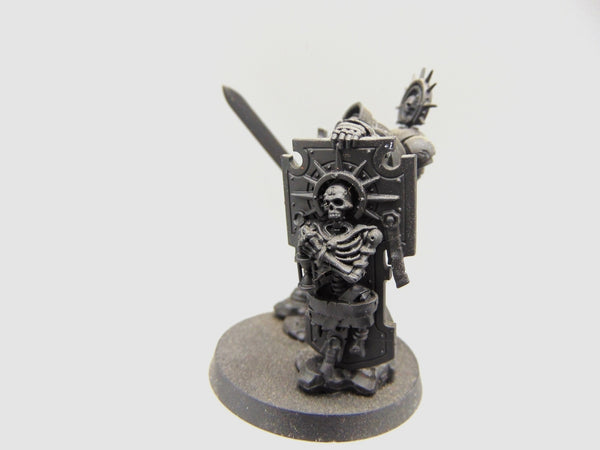 Primaris Captain with Relic Shield