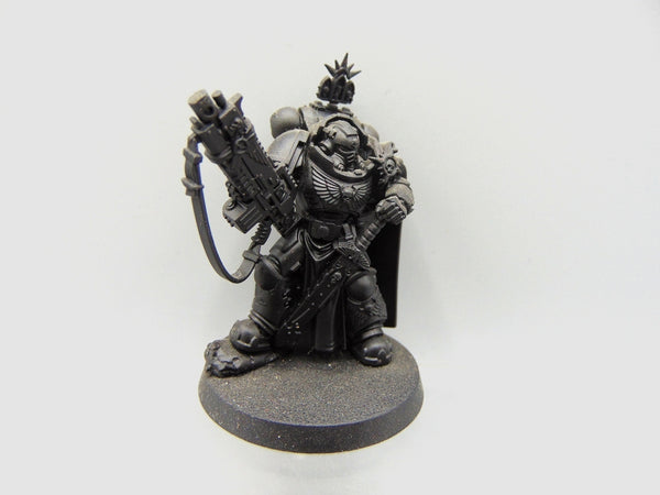 Primaris Captain in Gravis Armour