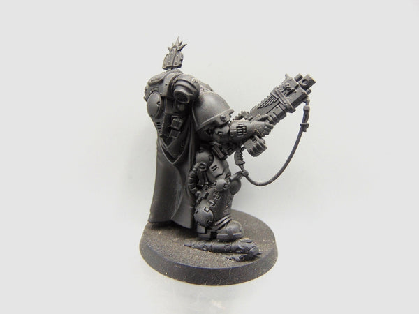 Primaris Captain in Gravis Armour