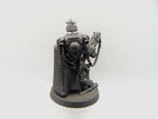 Primaris Captain in Gravis Armour