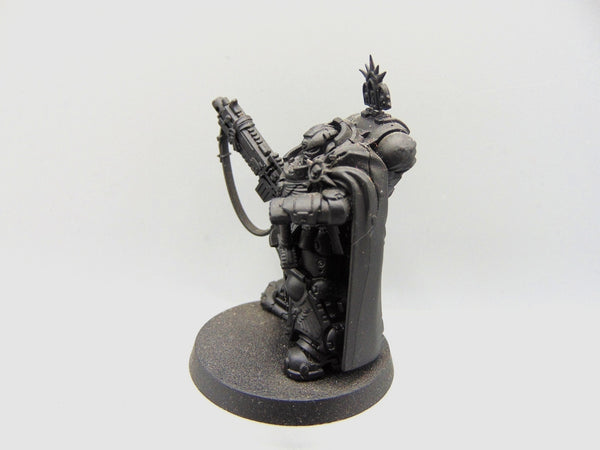 Primaris Captain in Gravis Armour