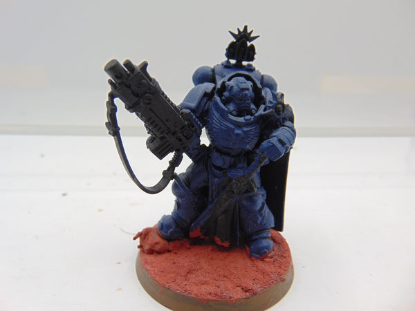 Primaris Captain in Gravis Armour