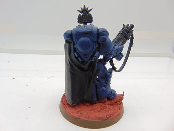 Primaris Captain in Gravis Armour