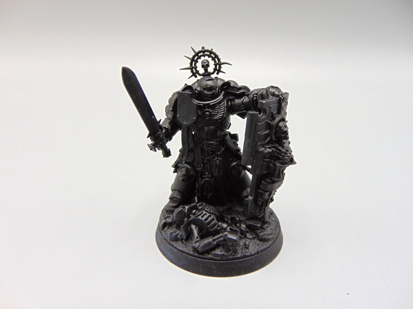 Primaris Captain with Relic Shield