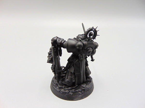 Primaris Captain with Relic Shield