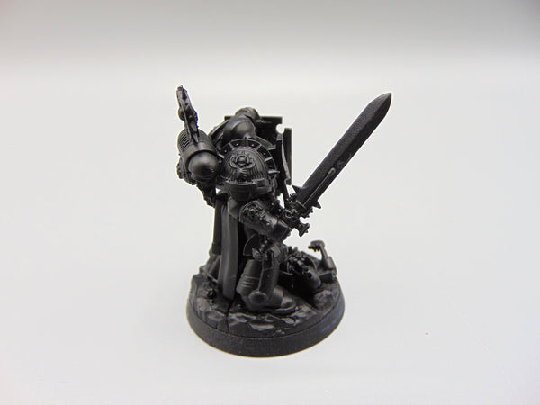 Primaris Captain with Relic Shield