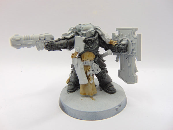 Primaris Lieutenant with Storm Shield