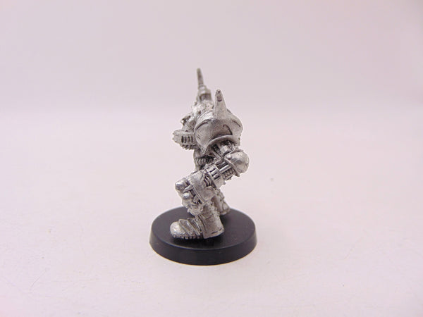 Ork in 'eavy Armour / Ork Noble