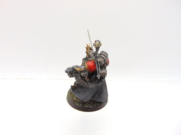 Primaris Captain in Gravis Armour