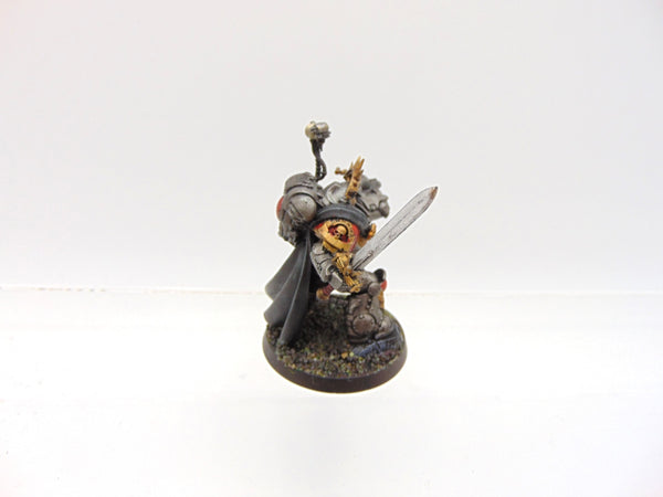Primaris Captain in Gravis Armour