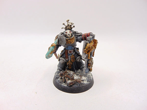 Primaris Captain with Relic Shield