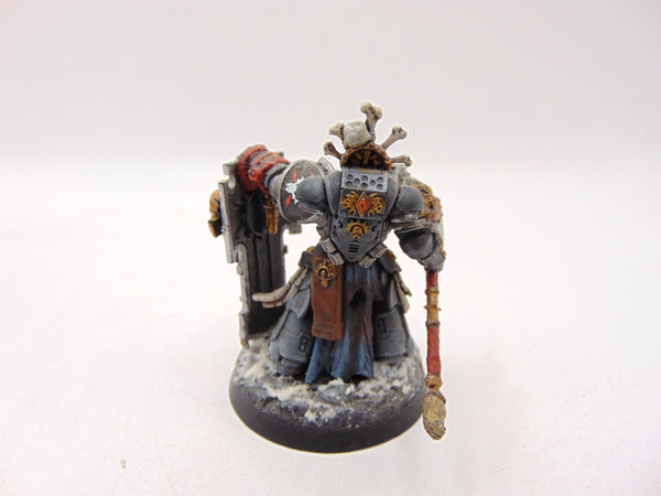 Primaris Captain with Relic Shield