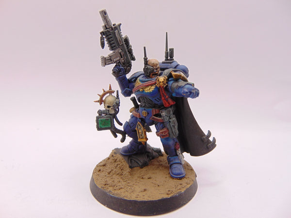 Primaris Captain in Phobos Armour
