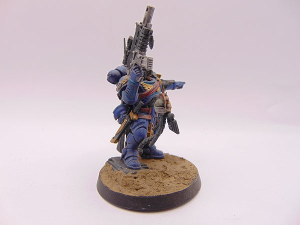 Primaris Captain in Phobos Armour