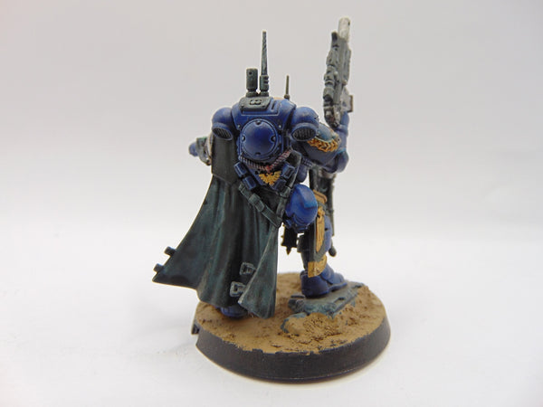 Primaris Captain in Phobos Armour