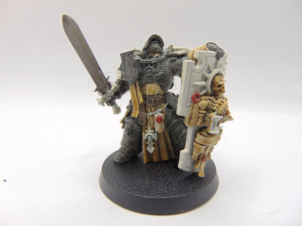 Primaris Captain with Relic Shield