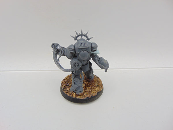 Primaris Captain in Gravis Armour